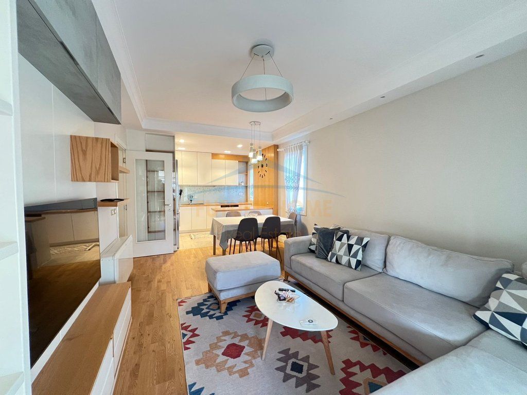 Qera, Apartament 3+1+2+ 2 Poste Parkimi, Komuna e Parisit