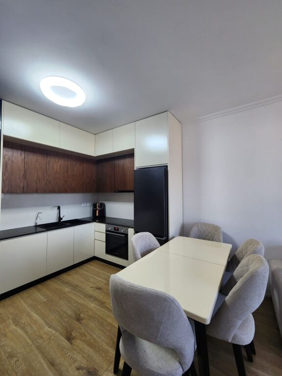 Jepet apartament me qera 2+1+P Golden Park 3, Perballe Amerikan 3/65.000 leke