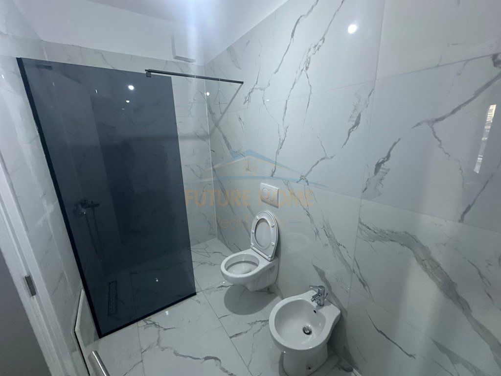 Shitet, Apartament 2+1+2+Post Parkimi, Bulevardi Ri, Tirane