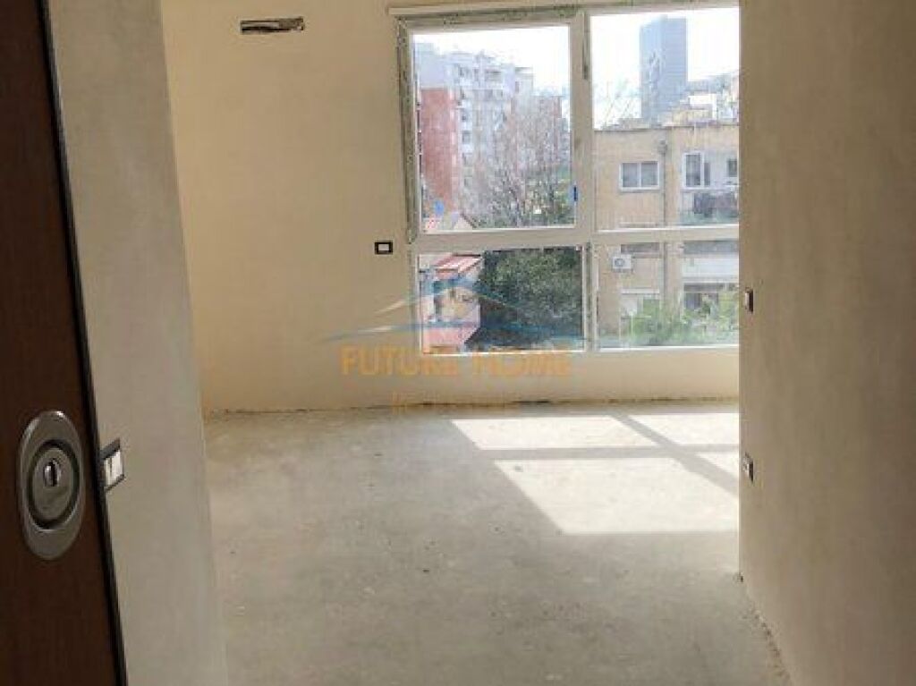 Shitet, Apartament 3+1+2, Ali Demi