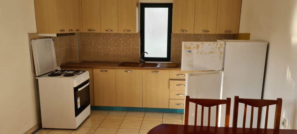 Jepet me qera 3+1 mobiluar kat vile ne astir e mobiluar 450 eu