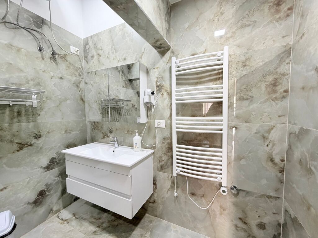 Jepet me QIRA apartament 2+1+Parkim tek Kopshti Zoologjik