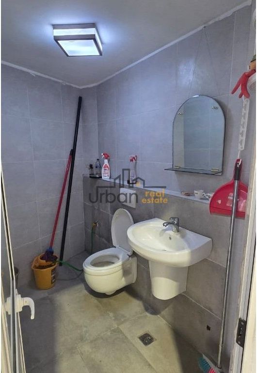 Qera, Dyqan, Prane Rruges se Barrikadave, Tirana - 400€ | 40 m²