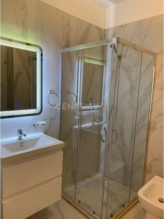 Jepet me qira apartament 1+1 pranë Liceut Artistik