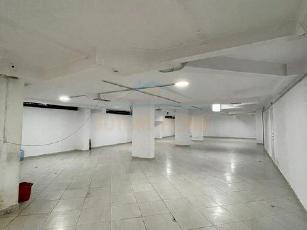 Qera, Ambjent Biznesi, Blloku, Tiranë.