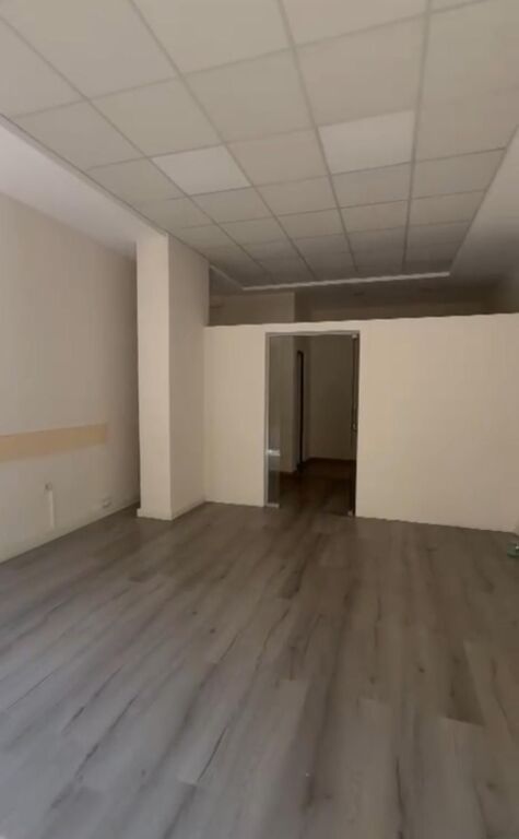 Dyqan per qira te Komuna e Parisit