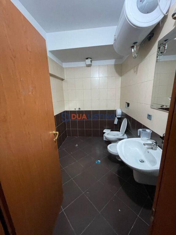 Ofrojme Ambjent zyre me qira te Rruga e Dibres