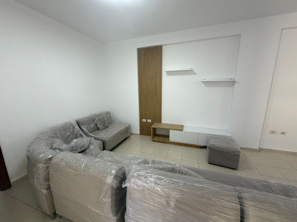 3+1,arredato per la prima volta,spar 2 fresco,450 euro