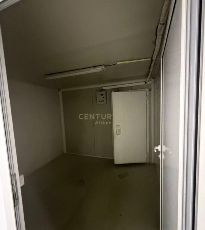 Ambient komercial per qira , Blloku