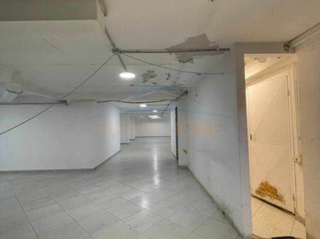 Qera, Ambjent Biznesi, Blloku, Tiranë.