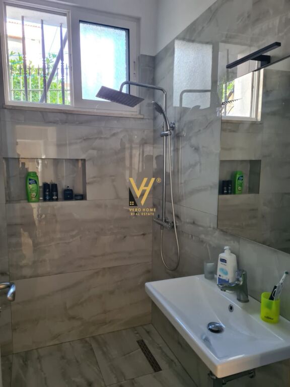 JEPET HYRJE 2+1+OBORR ME QIRA TE QYTET STUDENTI 50.000 LEKE