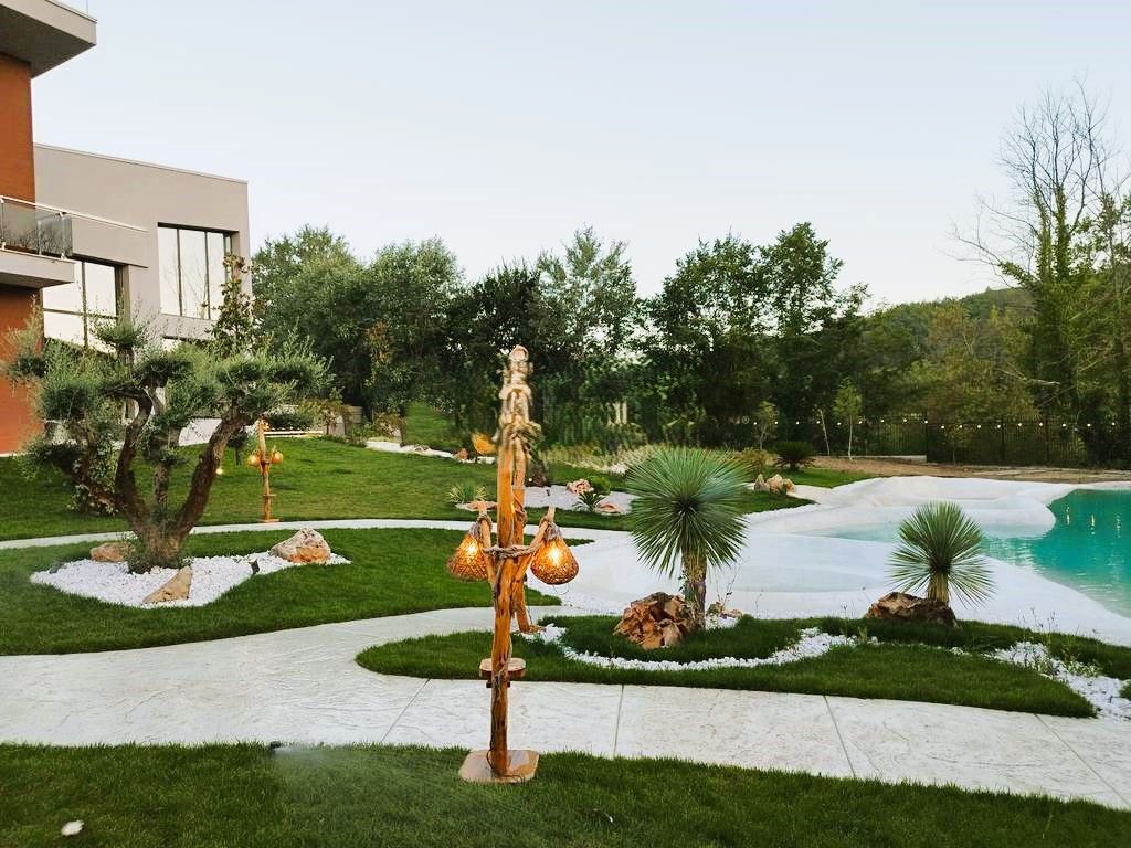 VILË UNIKE PËR SHITJE NË PETRELË!