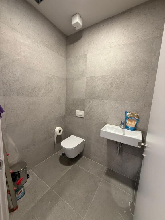 JAPIM ZYRË ME QIRA NË LION PARK RESIDENCE!