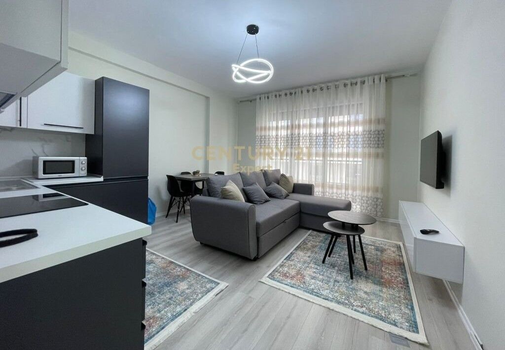 APARTAMENT 2+1+2 ME POST PARKIMI ME QIRA NE RRUGEN E DURRESIT