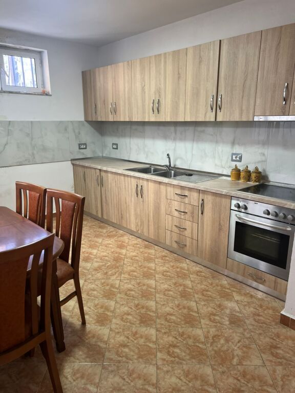 🏠 Jepet me Qera Kt.1 i një Vile : 1+1 (📍Rr.Bardhyl - Oslo )🔥Privatësi &amp; Qetësi ✨️ 40,000 Lekë / Muaj