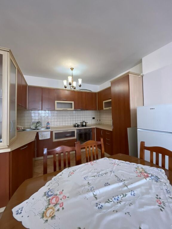 🏠JEPET ME QIRA | Apartament 2+1 – Rruga e Kavajës (Pranë Delijorgjit)