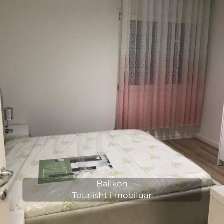 Jepet me qira apartament 1+1 në 📍Komuna e Parisit, ngjitur me Qendrën Kristal.