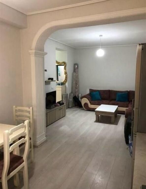 Apartament me qira 1+1 në Vasil Shanto!
