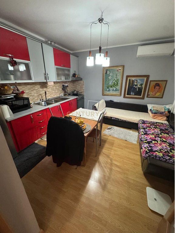 SHITET SHTEPI PRIVATE ME SIPERFAQE TRUALLI 287 M2 PRANE SPITALIT AMERIKAN 2!