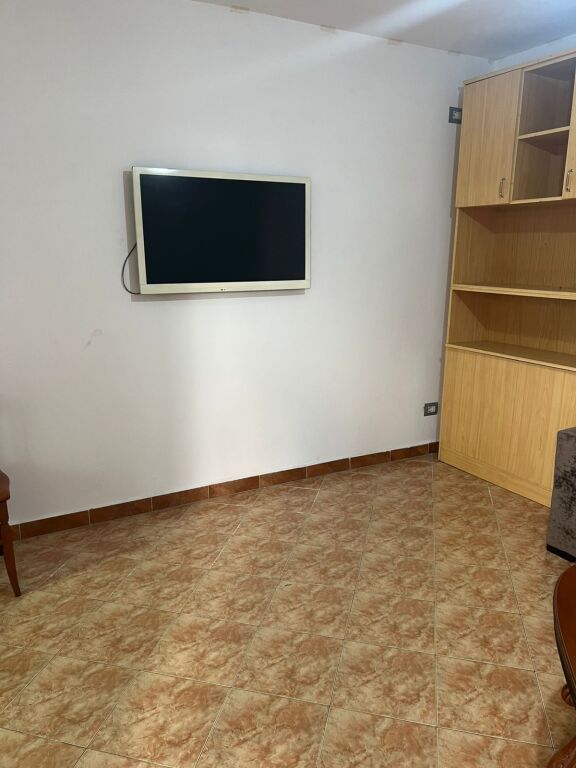 🏠 Jepet me Qera Kt.1 i një Vile : 1+1 (📍Rr.Bardhyl - Oslo )🔥Privatësi &amp; Qetësi ✨️ 40,000 Lekë / Muaj