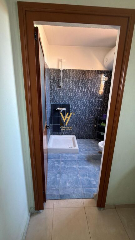 JEPET APARTAMENT 2+1+VERANDE ME QIRA NE DON BOSKO 50.000 LEKE