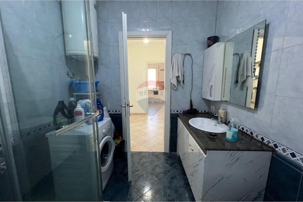 APARTAMENT PER QIRA  2+1 +2 RRUGA E BARRIKADAVE!