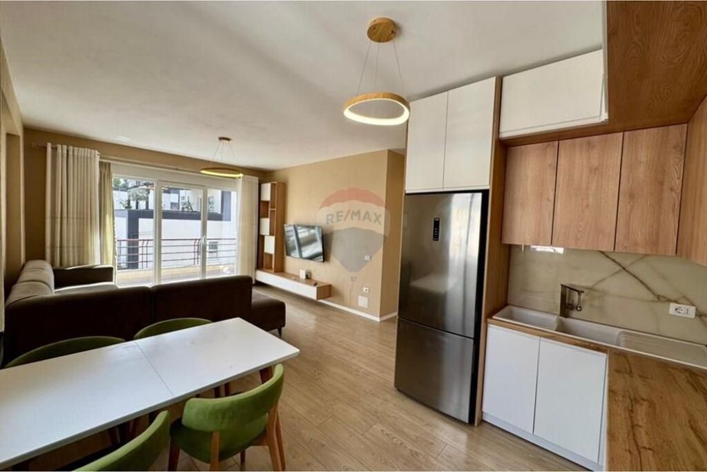 Apartament 2+1 per shitje tek Liqeni i Thate!