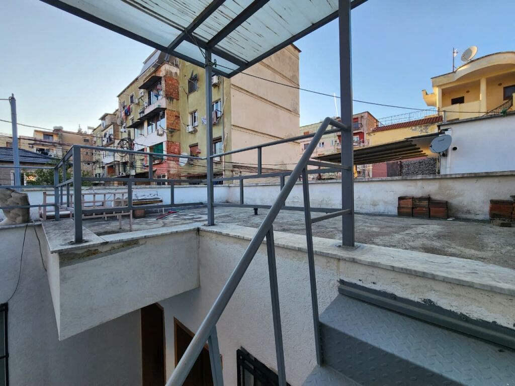 🏠 Jepet me Qera Kt.1 i një Vile : 1+1 (📍Rr.Bardhyl - Oslo )🔥Privatësi &amp; Qetësi ✨️ 40,000 Lekë / Muaj