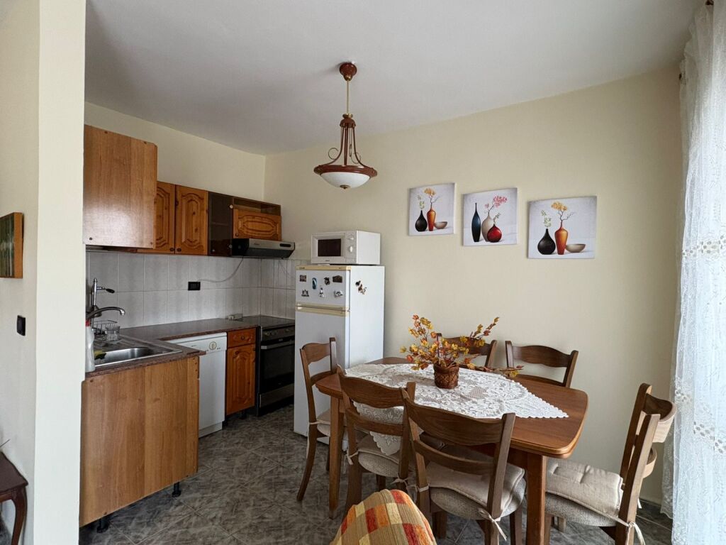 Jepet me qera apartament 2+1, Xhamia e Tabakeve Rr Elbasanit