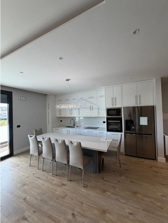 In vendita, Appartamento 3+1+2+2 Posti Auto, Sofia Hill Residence, TEG, Tirana.