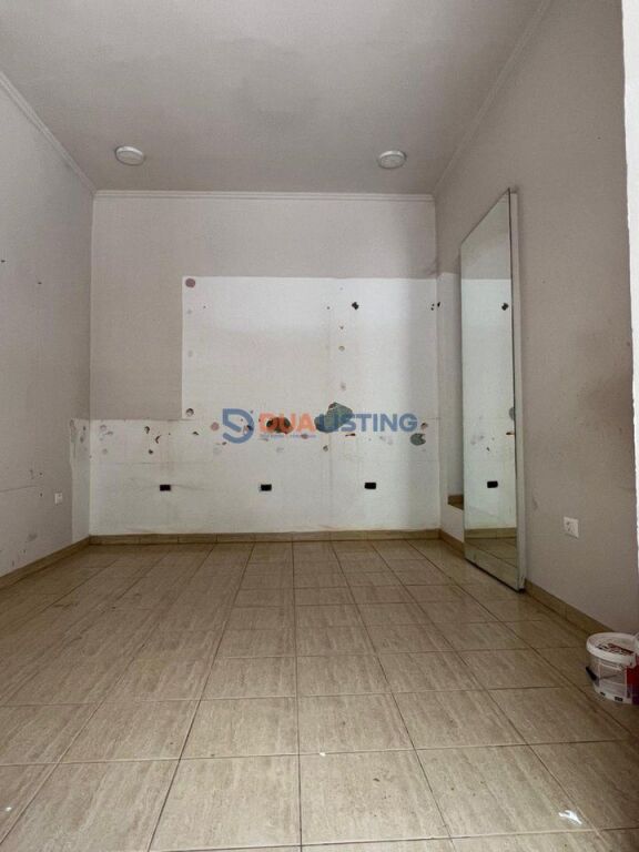 Business premises for rent at the Train Station !