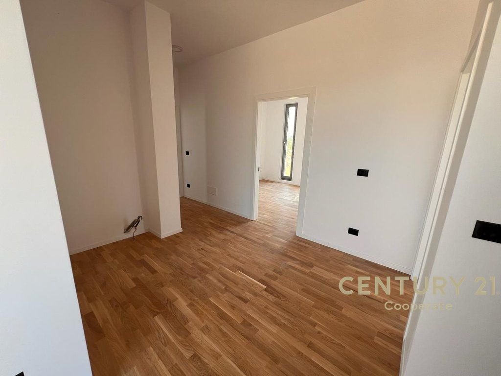 WE SELL A VILLA IN FARKË NEAR THE LAKE !