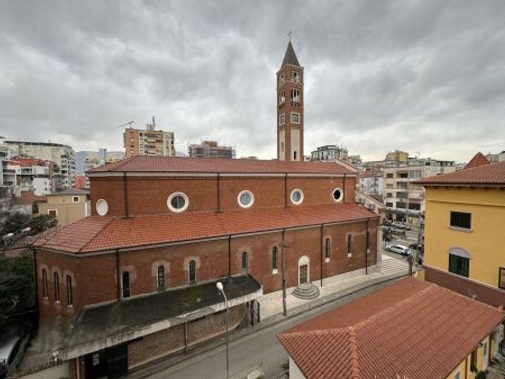 VENDESI APPARTAMENTO 1+1 VICINO ALLA CHIESA CATTOLICA, VIA KAVAJES