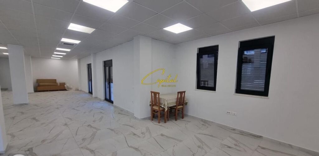 AMBIENT BIZNESI ME QIRA 350 M2 QENDRA TREGTARE TEG 3000 EURO