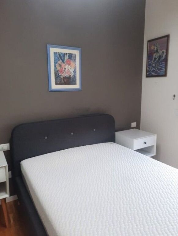 ULET CMIMI!!! Apartament 1+1 me Qira – RRUGA E BARRIKADAVE – QENDËR, TIRANË! 900 € /Muaj