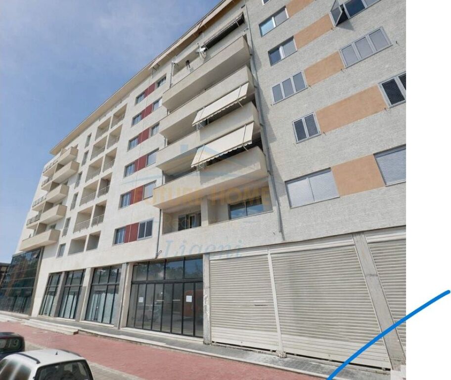 Shitet,  Apartament 1+1, Kinostudio, Tiranë .