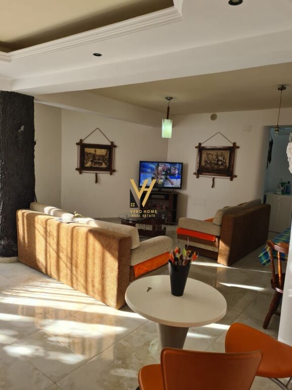 JEPET HYRJE 2+1+OBORR ME QIRA TE QYTET STUDENTI 50.000 LEKE