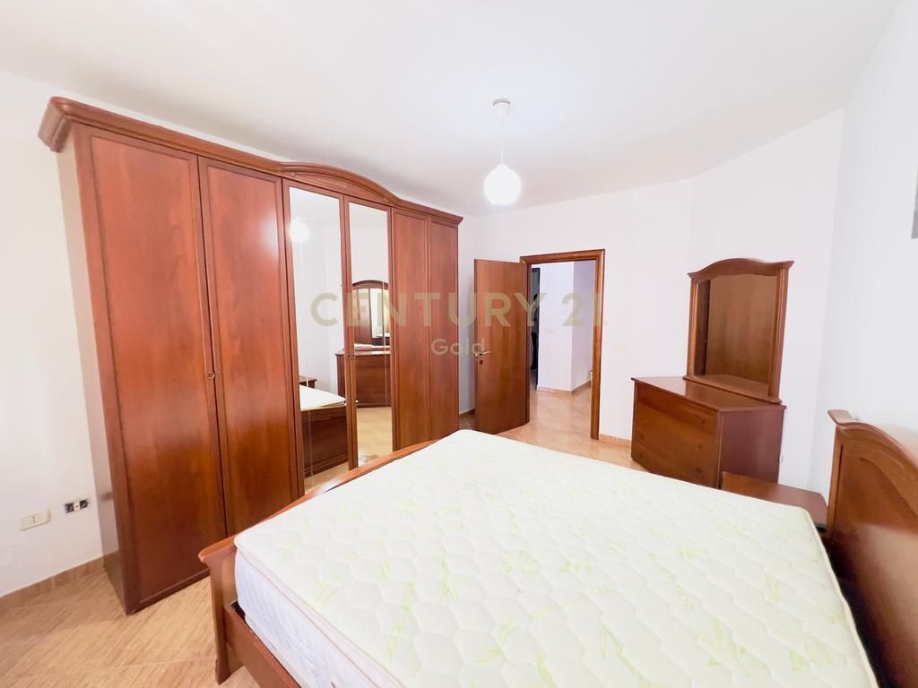 Apartment 2+1+2 at Komuna e Parisit!