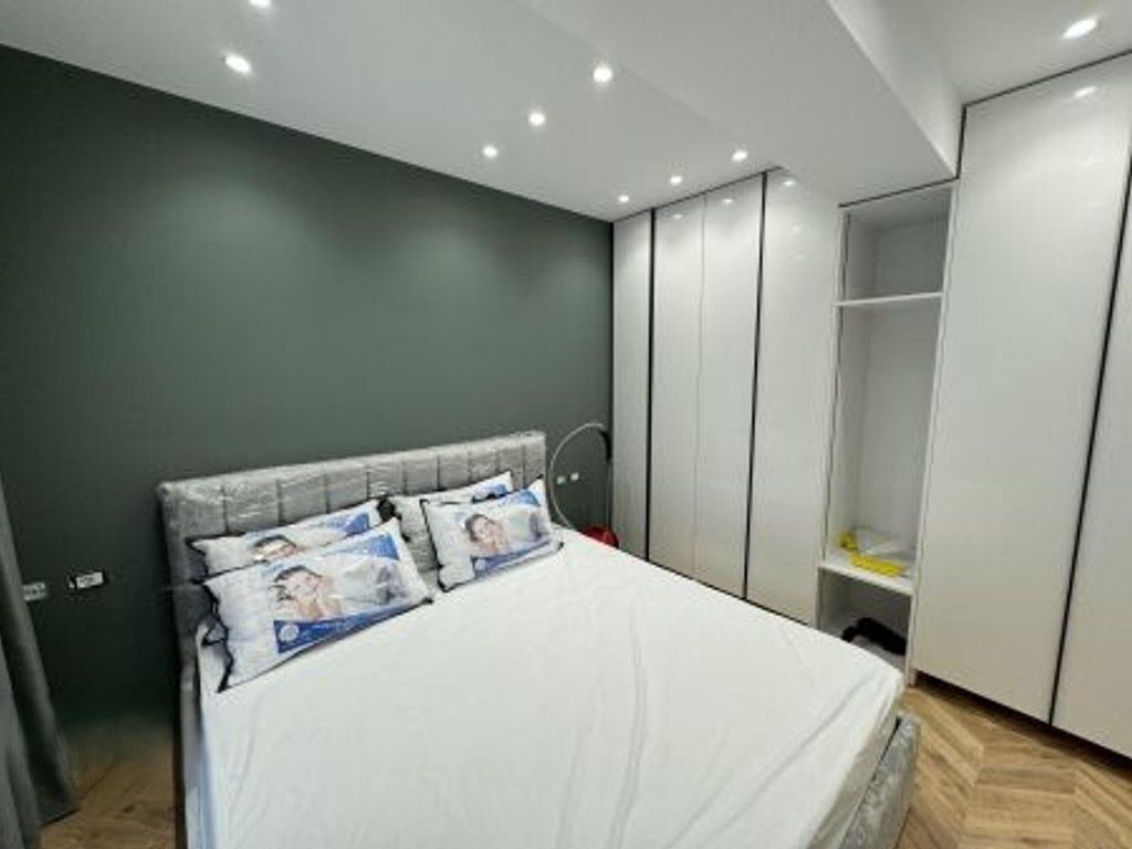 VENDESI APPARTAMENTO 1+1 VICINO ALLA CHIESA CATTOLICA, VIA KAVAJES