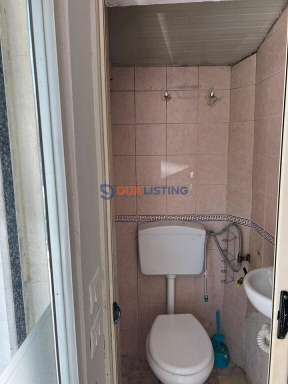 Business premises for rent at the Train Station !