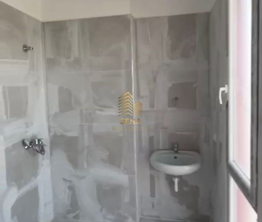 Affitto, Locale per Attività Commerciale,3+1+2+blk, Vicino alla Farmacia 10-90.000 Lek/Mese