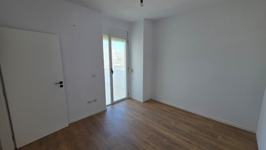 🏡 OKAZION NË VLORË – Apartament 2+1 pranë Portit &amp; Vlora Marina