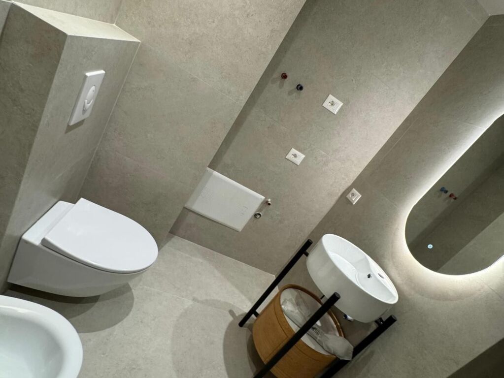 Comune di Parigi, vicino al parco, affittano Super Appartamento 2+1+2