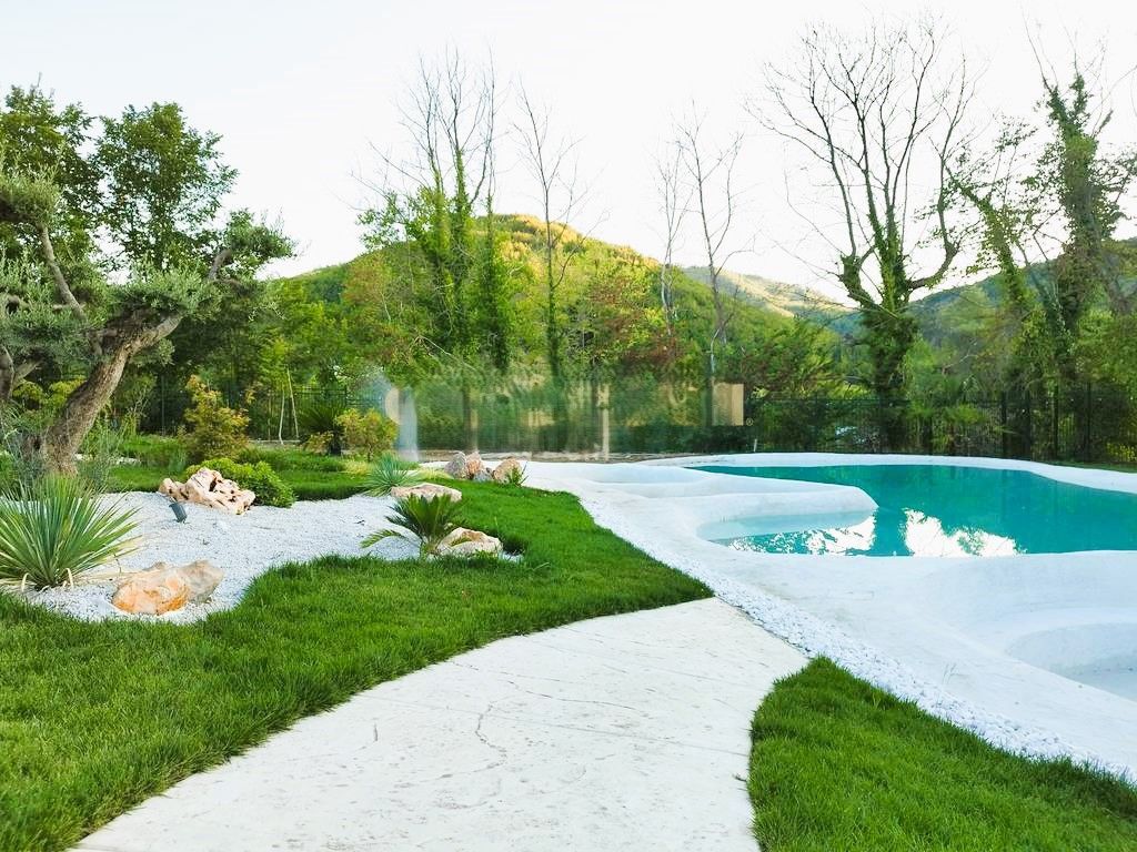 VILË UNIKE PËR SHITJE NË PETRELË!