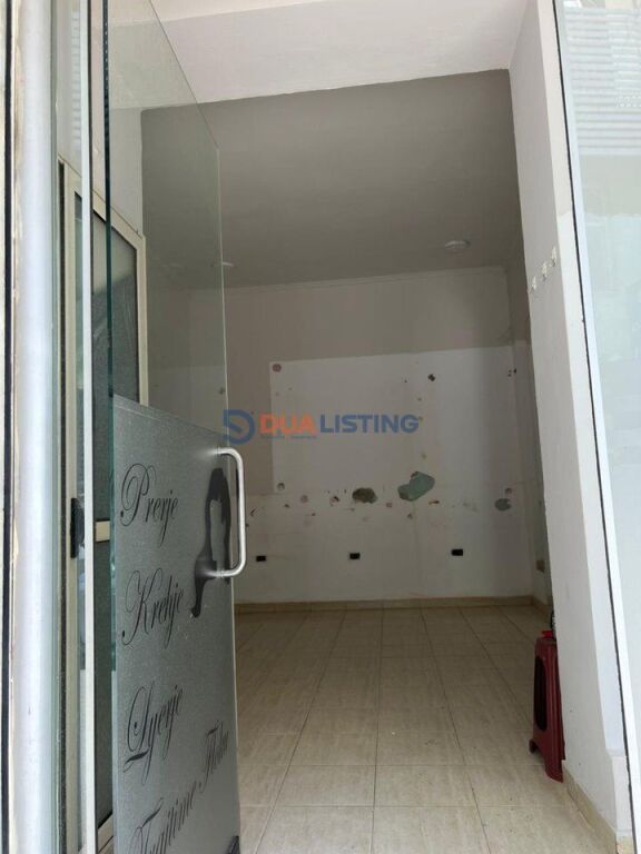 Business premises for rent at the Train Station !