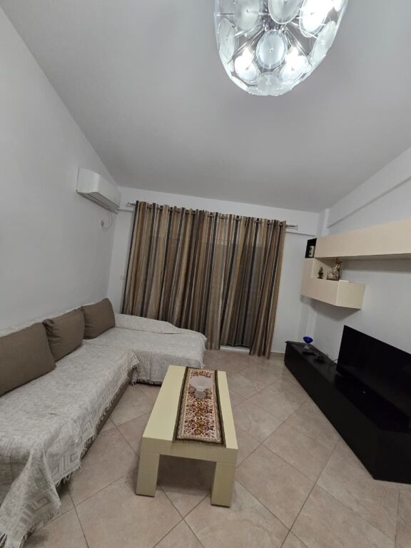 Qera, Apartament 1+1, Fresku, Tiranë - 30.000 leke | 61 m²