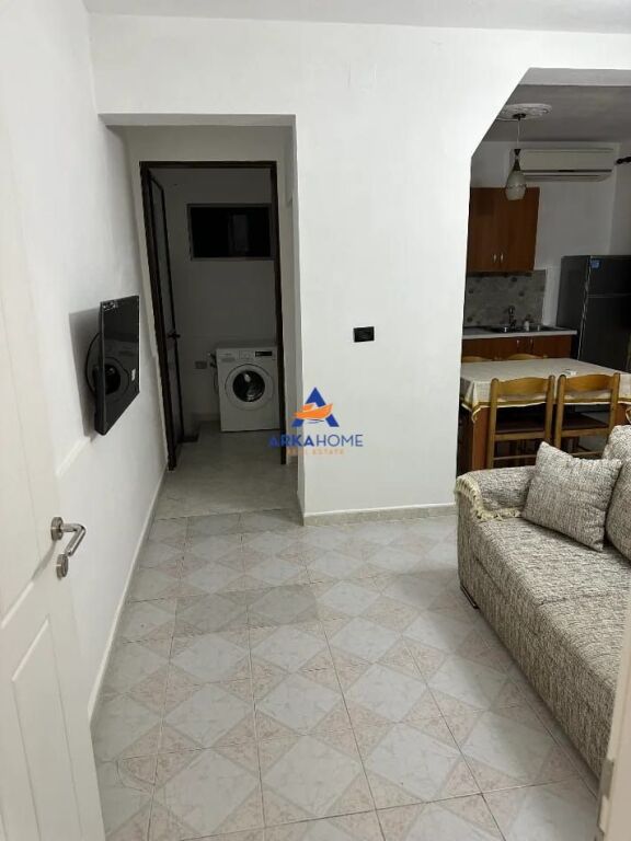 JEPET GARSONJIERE ME QERA 45M2 "MBRAPA QENDRES KRISTAL,KOMUNA PARISIT" 450 EURO