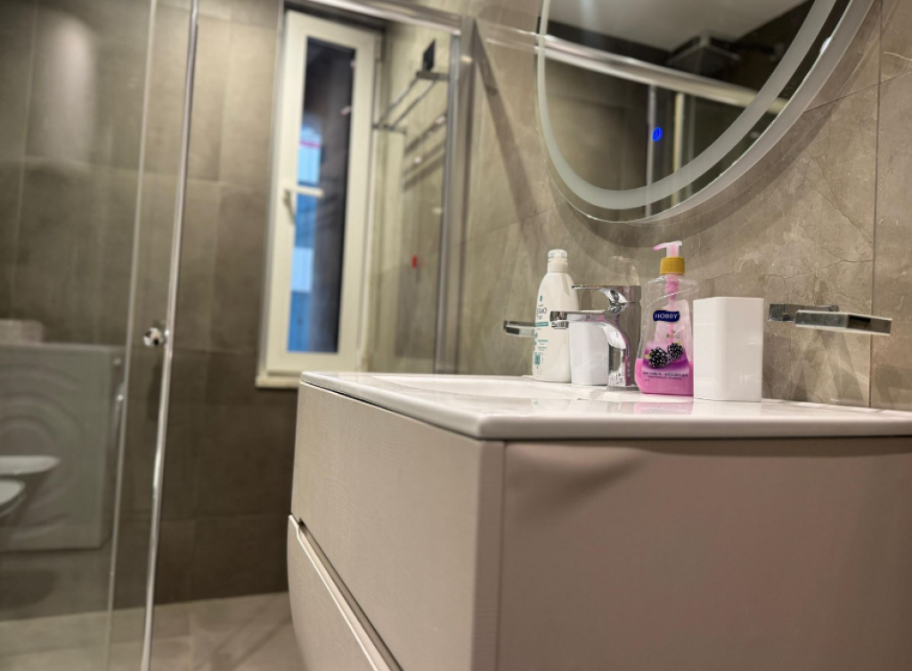 🏡 Shitet Apartament 2+1 – pranë Qendrës, Rruga Mine Peza