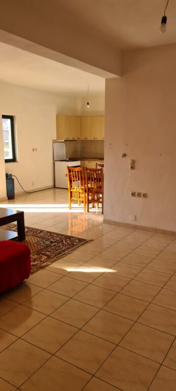 For rent 1+1 furnished elevator fresh near the treasury 35000 lek