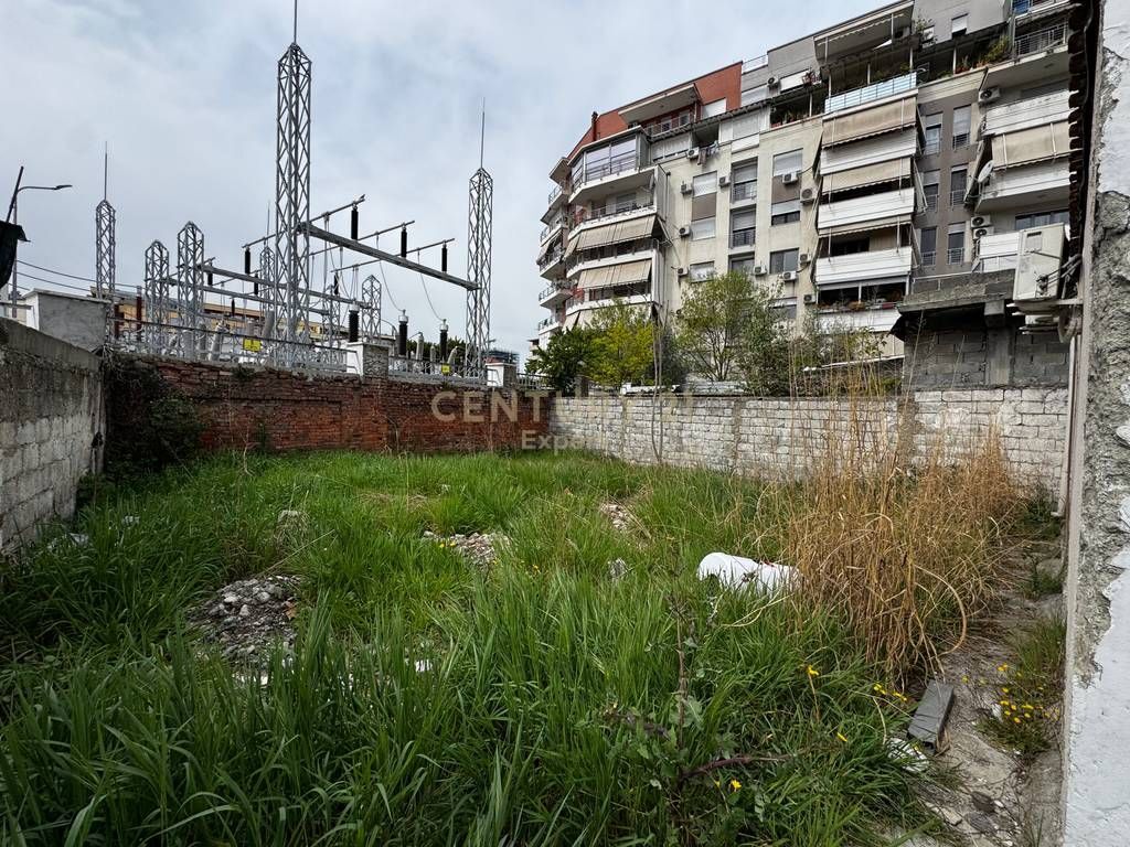 JAPIM ME QERA SHTEPI PRIVATE BUZE RRUGE NE DON BOSCO! 550 € /Muaj